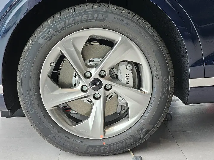 Genesis GV70 — fotografía real de la unidad de referencia, vista 8