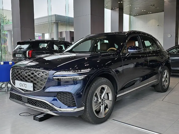 Genesis GV70 — fotografía real de la unidad de referencia, vista 1
