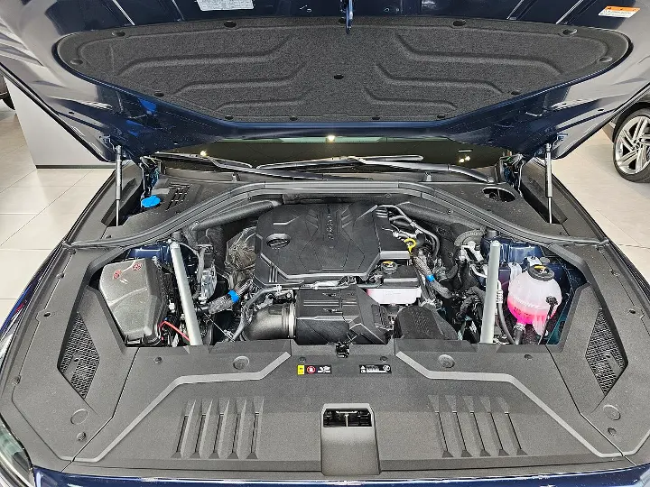 Genesis GV70 — fotografía real de la unidad de referencia, vista 7