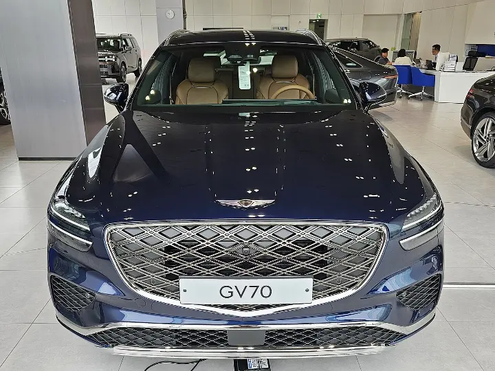 Genesis GV70 — fotografía real de la unidad de referencia, vista 3