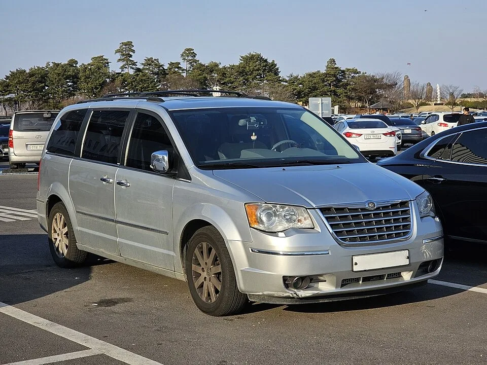Chrysler Voyager — fotografía real de referencia 1