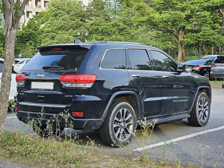 Jeep Grand Cherokee — fotografía real de referencia 5