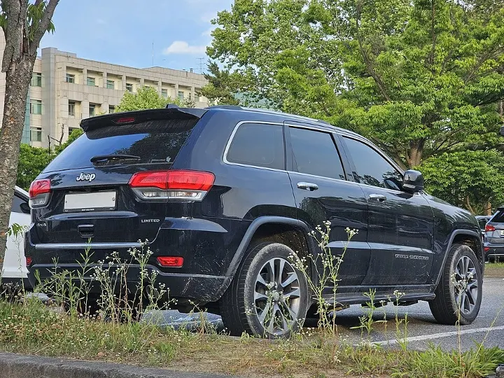 Jeep Grand Cherokee — fotografía real de referencia 6