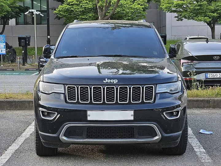 Jeep Grand Cherokee — fotografía real de referencia 2