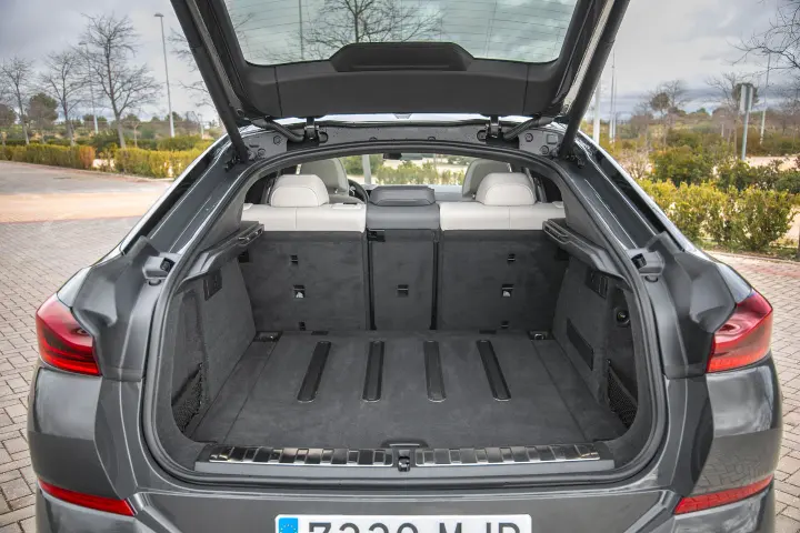 BMW X6 xDrive30d 2023 — fotografía real de la misma unidad de referencia