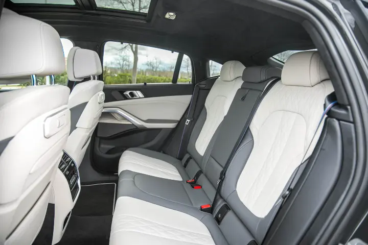 BMW X6 xDrive30d 2023 — fotografía real de la misma unidad de referencia