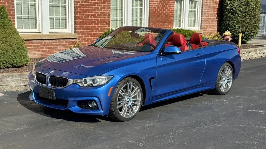 BMW 428i Cabrio M Sport 2015 Estoril Blue — Vista frontal y lateral con el techo abierto