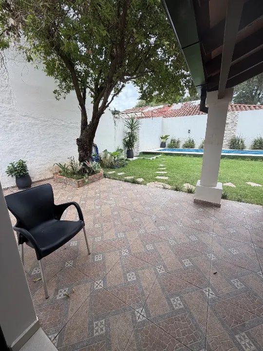 Casa en venta en Concordia — 250 m² con piscina, a pasos del Colegio Francés