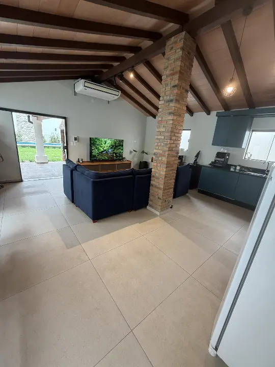 Casa en venta en Concordia — 250 m² con piscina, a pasos del Colegio Francés