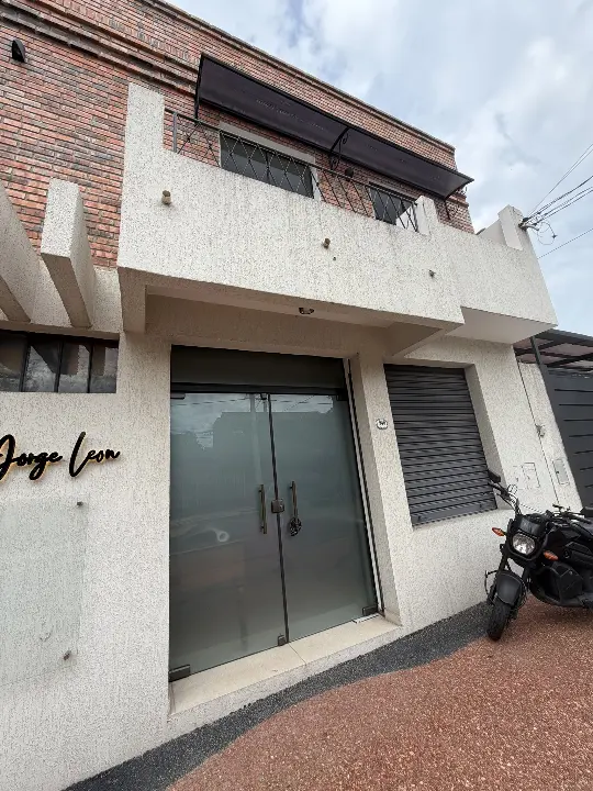Casa en venta en Concordia — 250 m² con piscina, a pasos del Colegio Francés