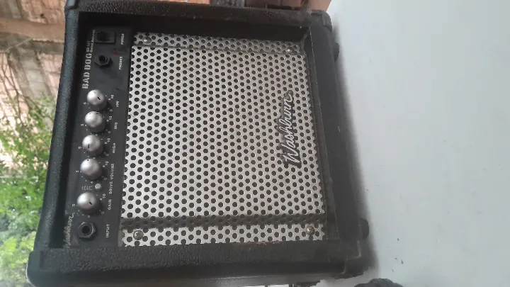 Amplificador de guitarra 15 whats,potentee con distorcion