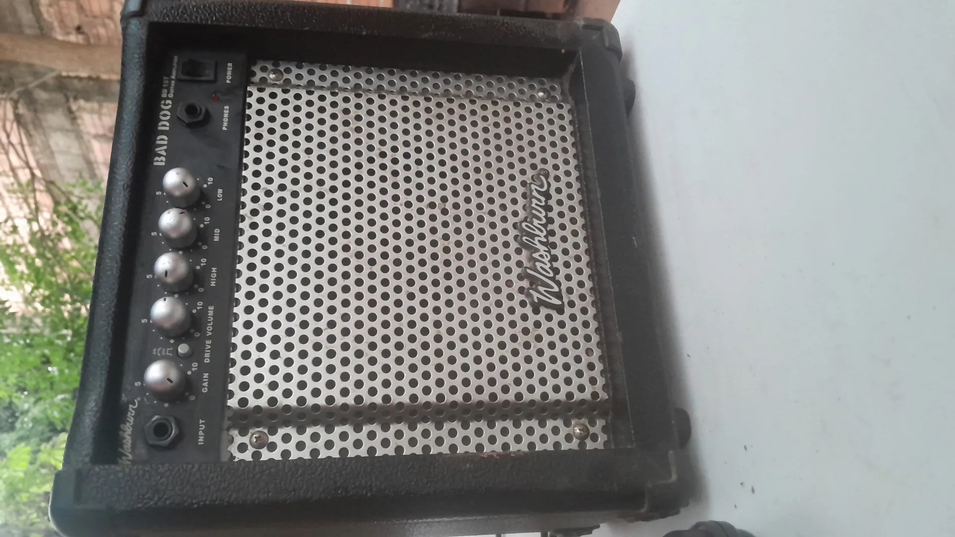 Amplificador de guitarra 15 whats,potentee con distorcion